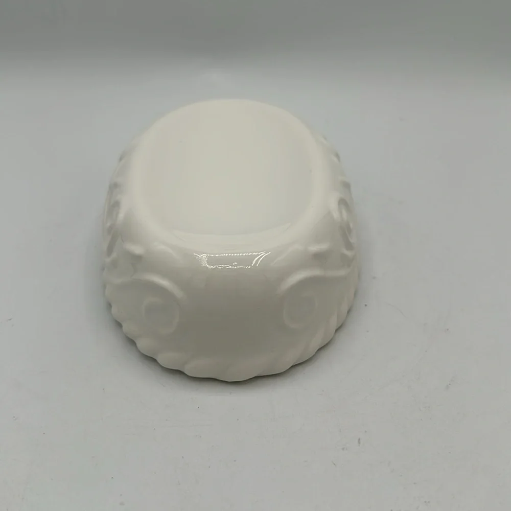 White/cream ceramic soap dish